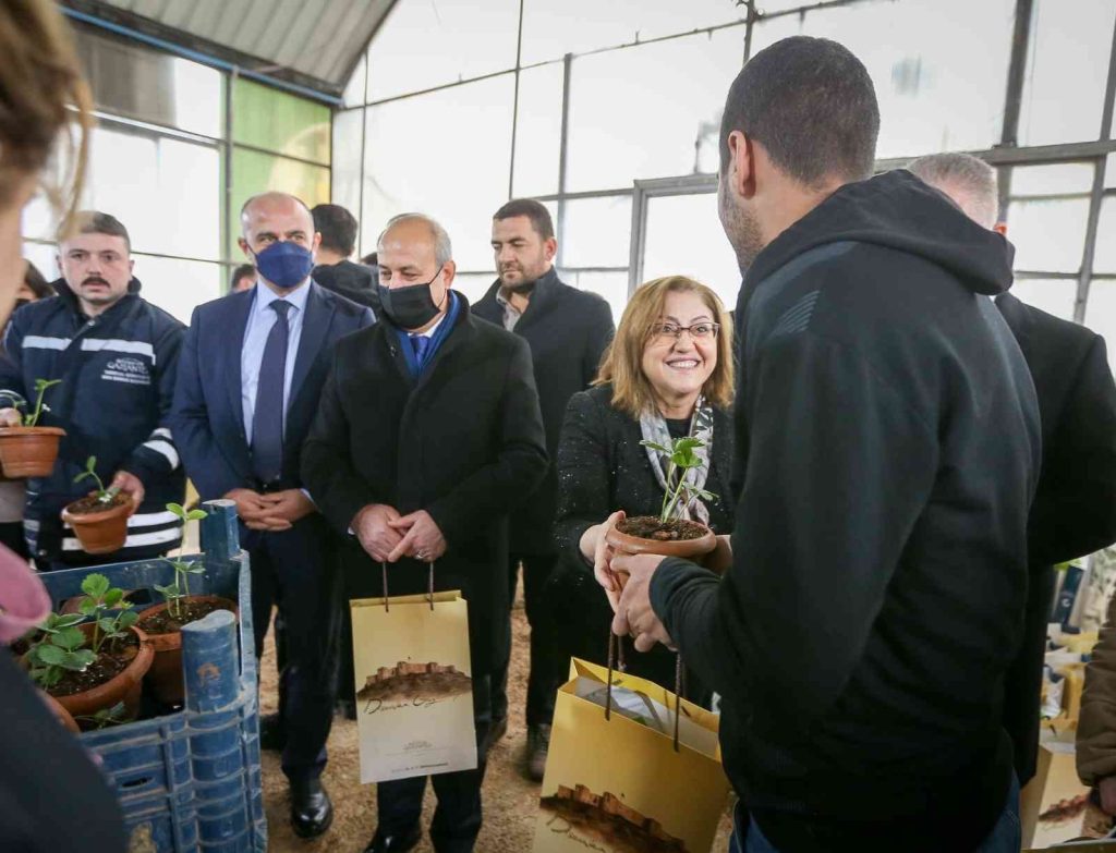 Madde bağımlısı gençlerle birlikte fidan dikti
