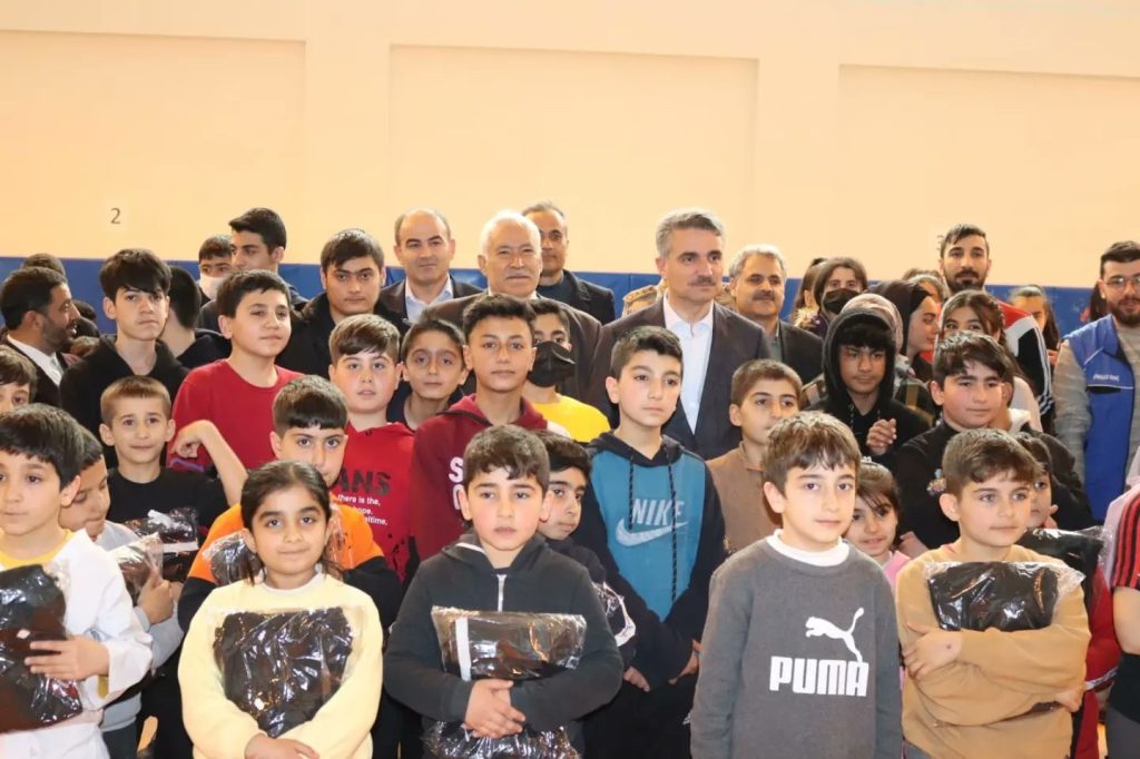 Malatya’da 200 çocuğa eşofman