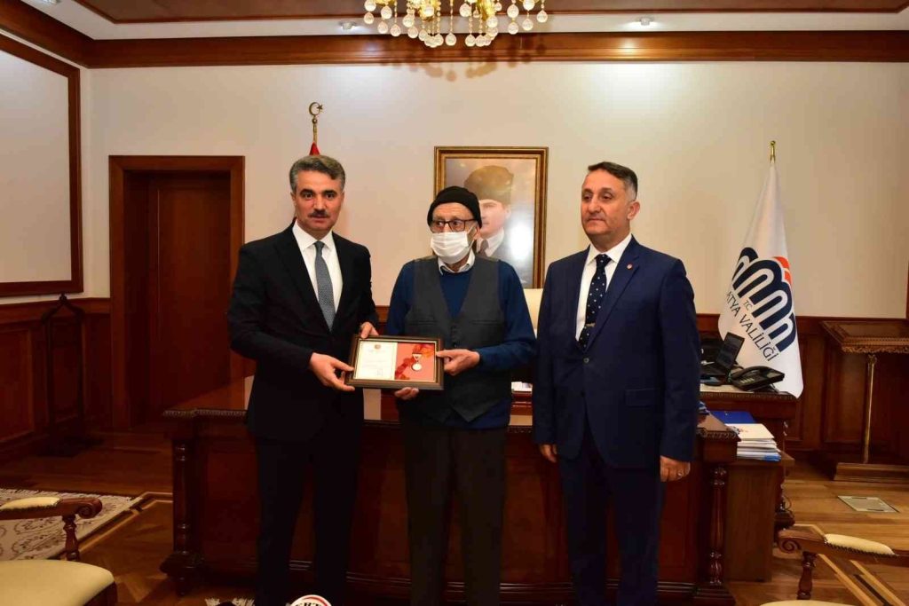 Malatya’da bağış yapan hayırseverlere madalya verildi