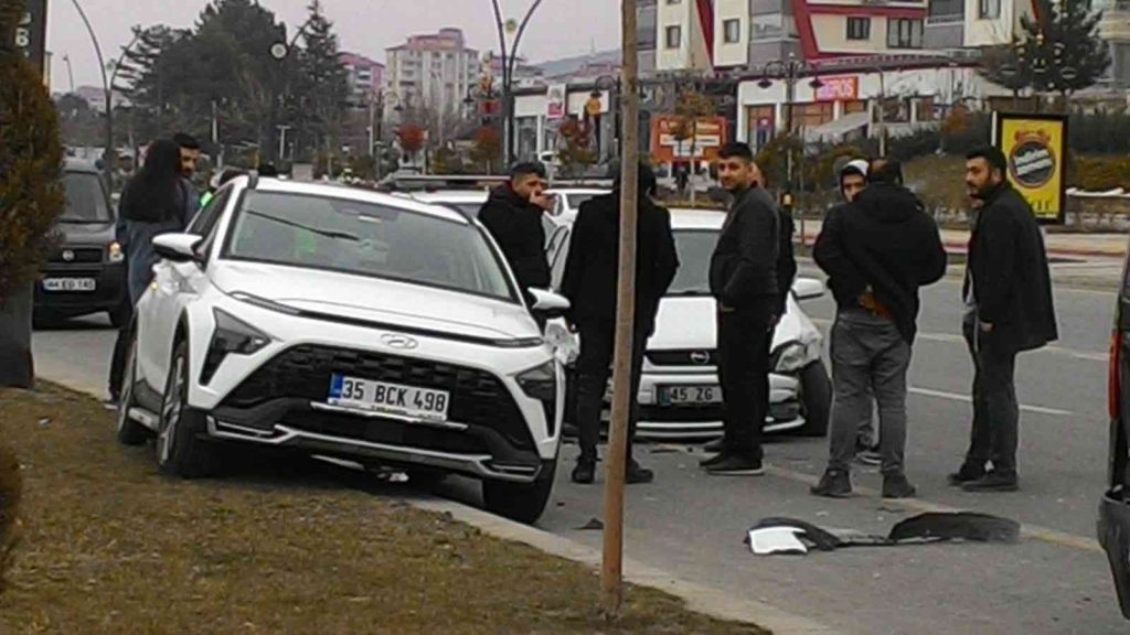 Malatya’da iki otomobil çarpıştı: 1 yaralı
