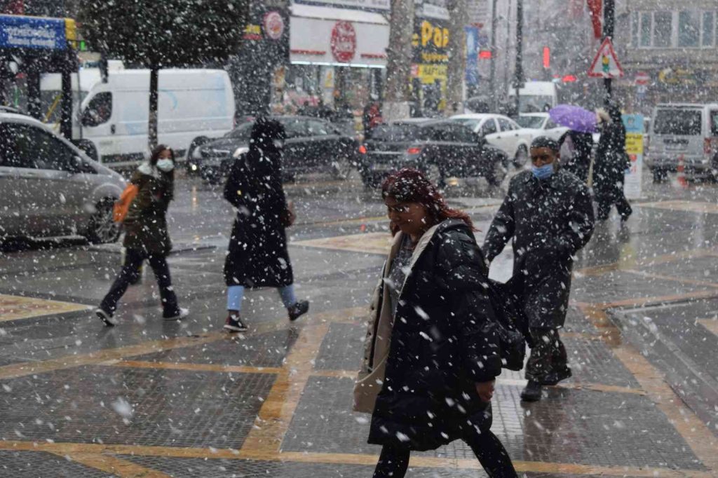 Malatya’da kar etkisini sürdürüyor
