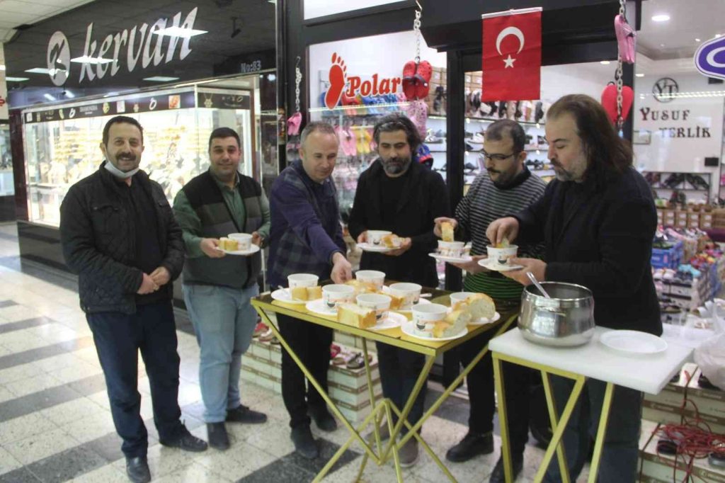 Malatya’da üzüm hoşafı dağıtıldı