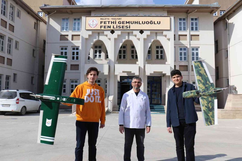 Malatyalı lise öğrencileri İHA üretti