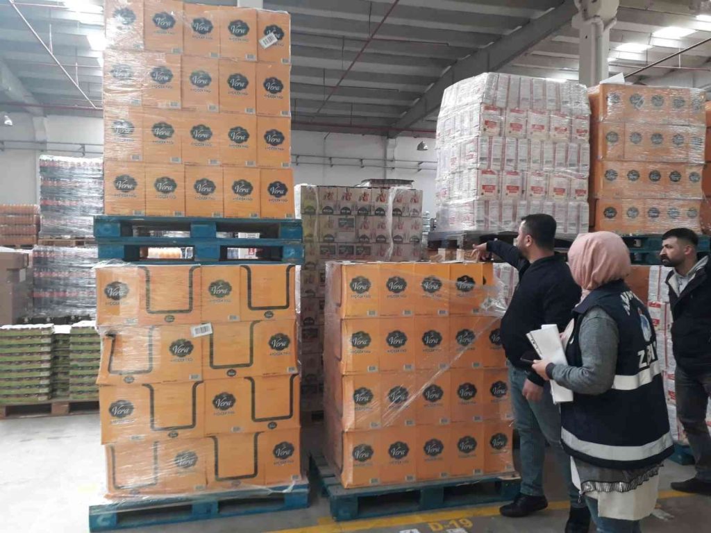 Market depolarına şok baskın, stoklanmış 10 ton sıvı yağ tespit edildi