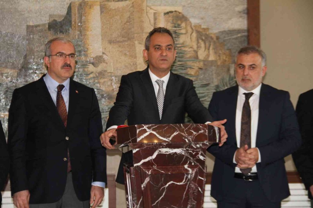 Milli Eğitim Bakanı Mahmut Özer: “364 milyonluk mevcut yatırımlara ilave olarak 1 milyarlık yatırımı Elazığ’a kazandırmış olduk”