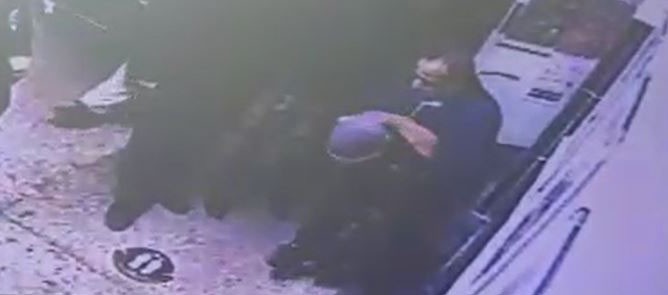 Nefes borusu tıkanan öğrenciyi okul müdürünün manevrası kurtardı