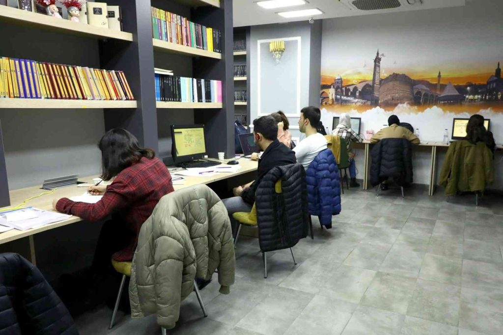 Nev mekan kütüphanesinden günde 400 öğrenci faydalanıyor