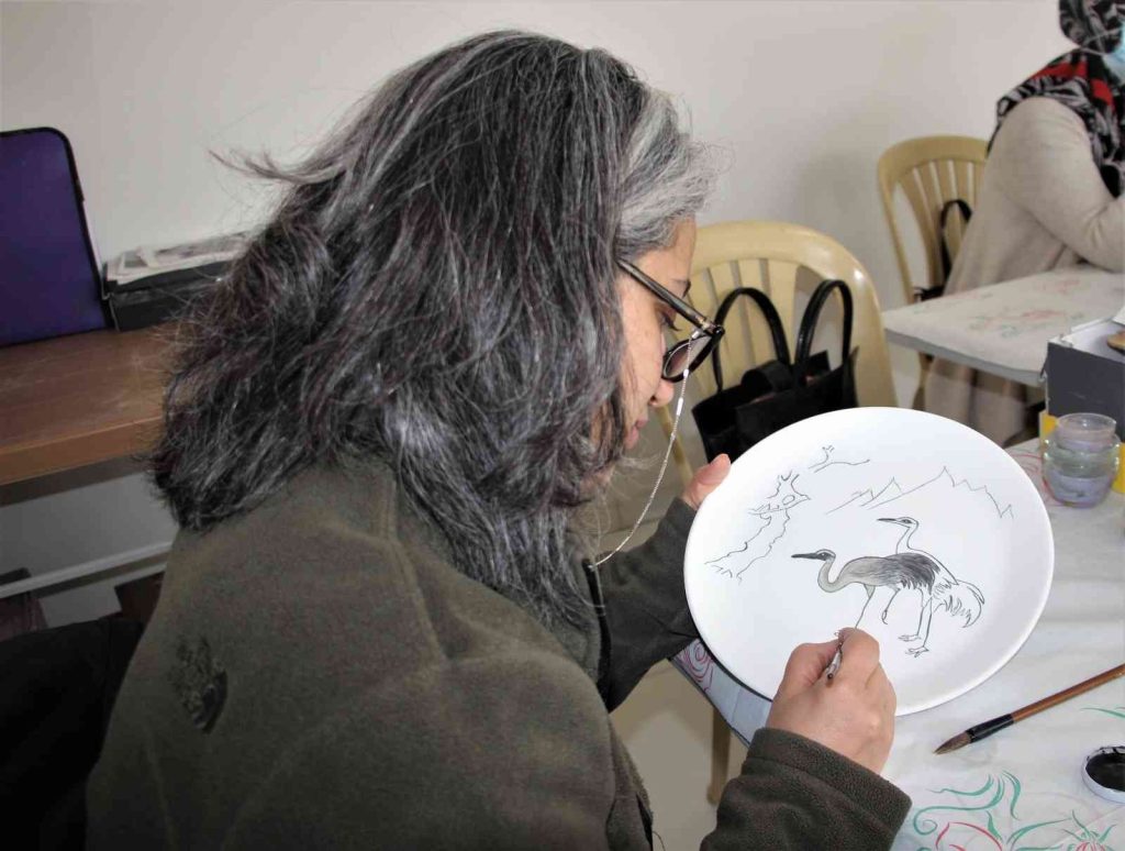 Pandemiyi fırsata çeviren kadınlar, çini ustası oldu