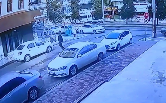 Polislerin şehit edildiği anlar güvenlik kamerasına yansıdı