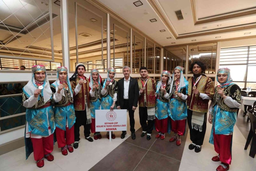 Şahinbey halk oyunları yarışmasına ev sahipliği yaptı