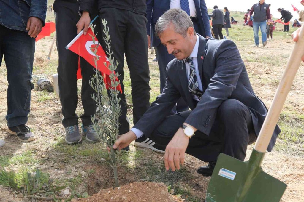 Şahinbey’de 3 milyon 968 bin fidan toprakla buluşturuldu