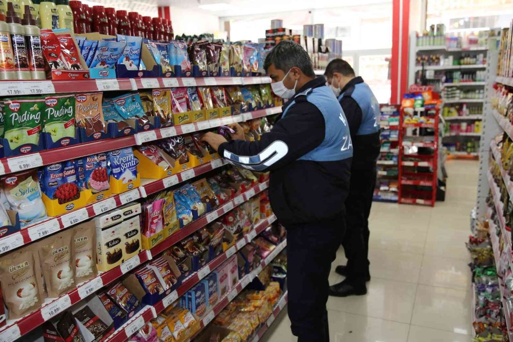Şanlıurfa’da tarihi geçmiş 8 bin 340 adet ürün ele geçirildi