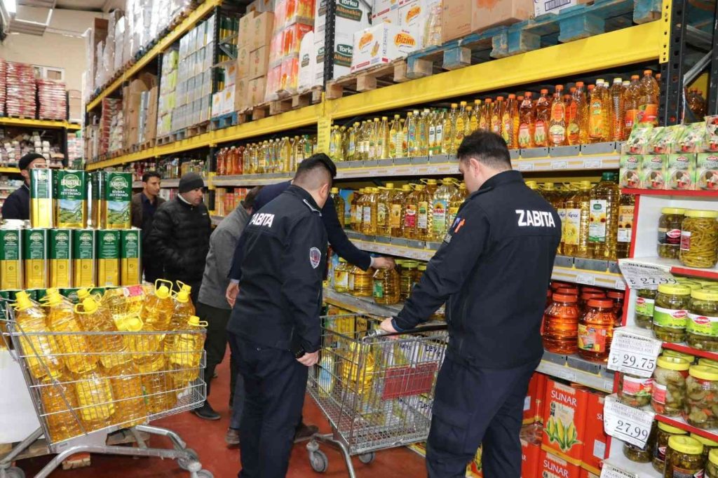 Şanlıurfa’da yağ stoklayan marketlere ceza yağdı