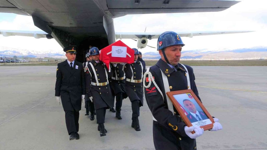 Şehit Ergin’in naaşı Bingöl’e getirildi