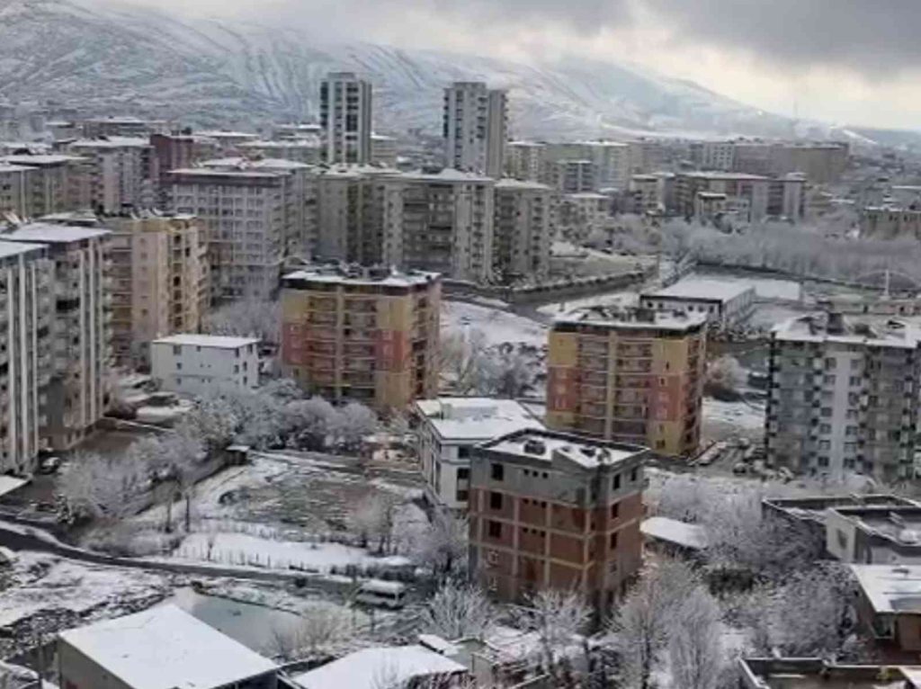 Silvan, mart ayında beyaza büründü