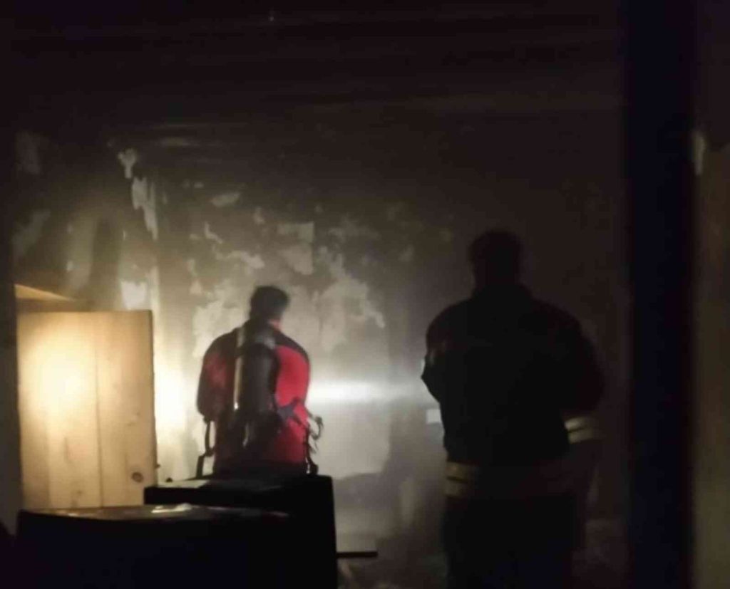 Silvan’da toprak evde yangın