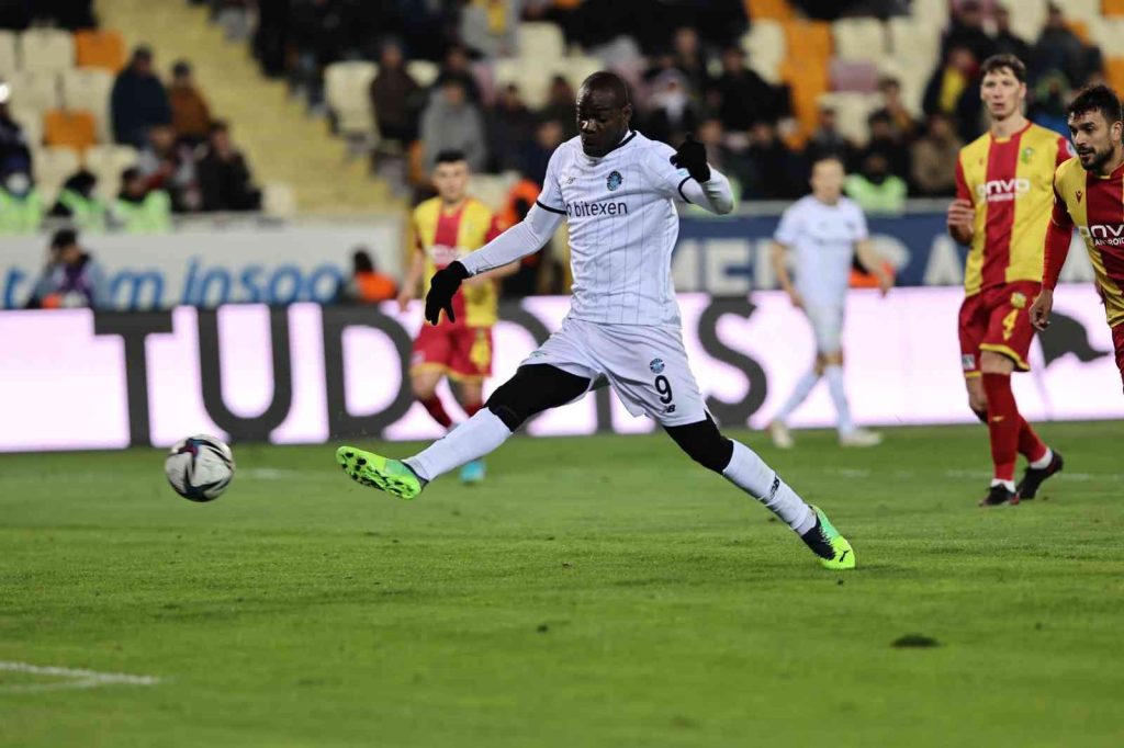 Spor Toto Süper Lig: Yeni Malatyaspor: 0 – Adana Demirspor: 0 (İlk yarı)