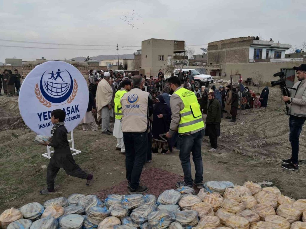 Türkiye’den Afganistan’daki 2 bin 500 aileye gıda ve nakit desteği