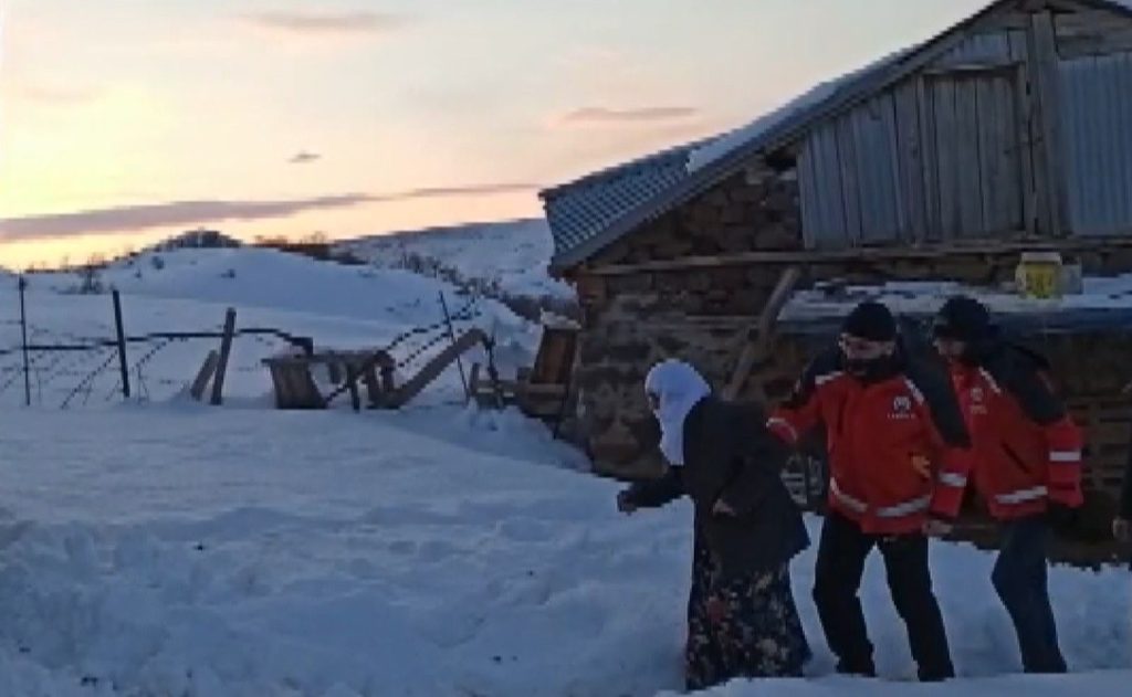 UMKE, yüksek tansiyon hastası kadın için seferber oldu