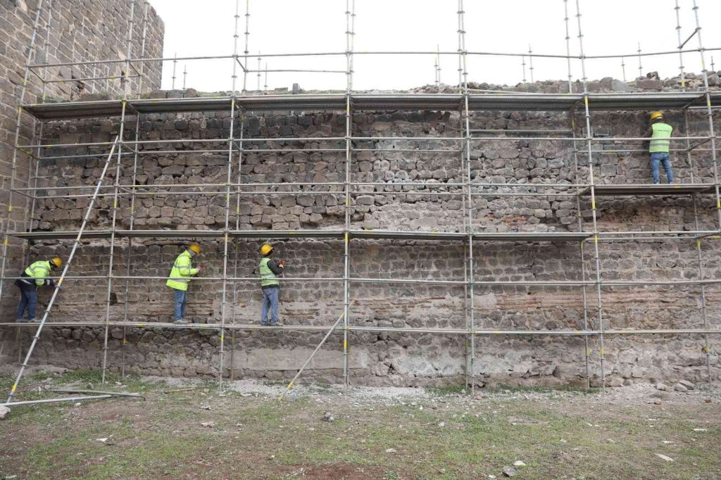 UNESCO listesindeki Diyarbakır Surlarının 5’inci etap restorasyon çalışmaları başladı
