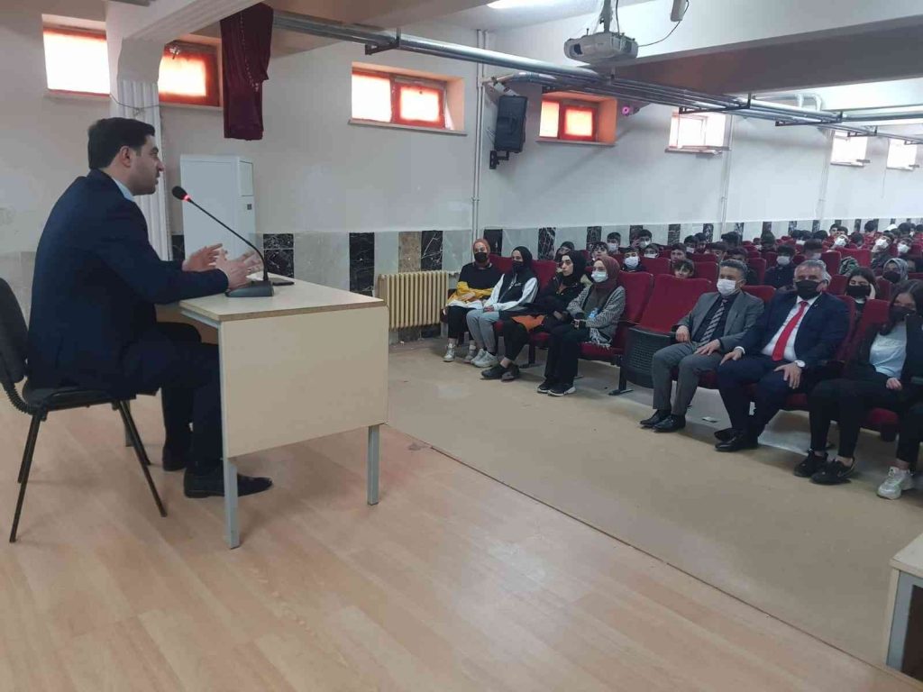 Yazıkonak Belediyesinden öğrencilere eğitim semineri
