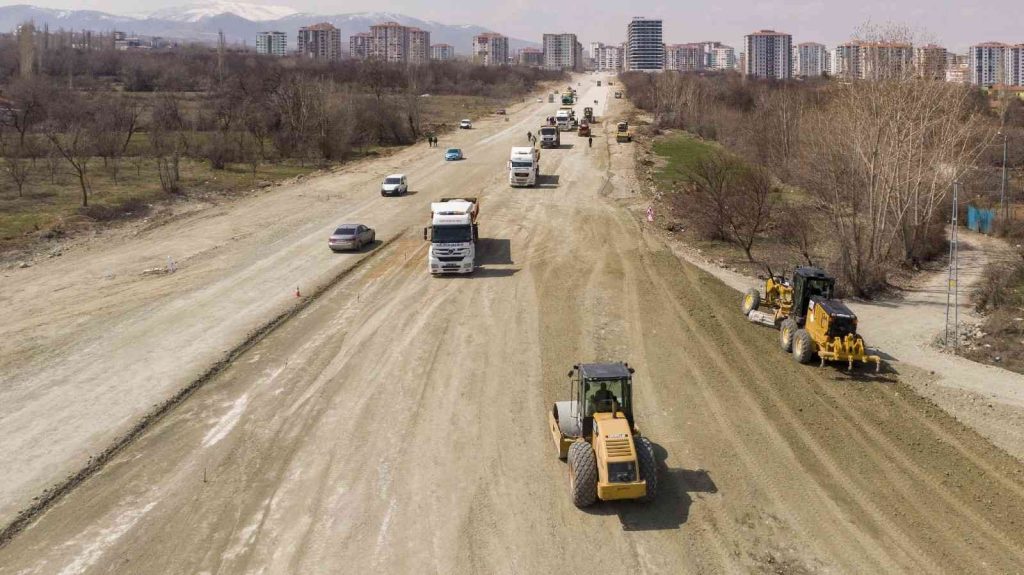 35 Metrelik yolda üst yapı çalışmaları başladı