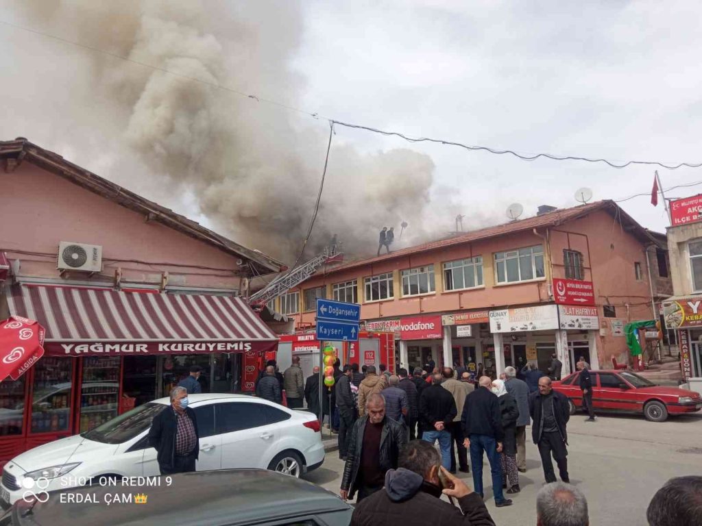 Akçadağ’da korkutan yangın