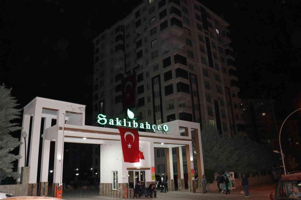 Bakan Kurum’dan şehit ailesine taziye ziyareti