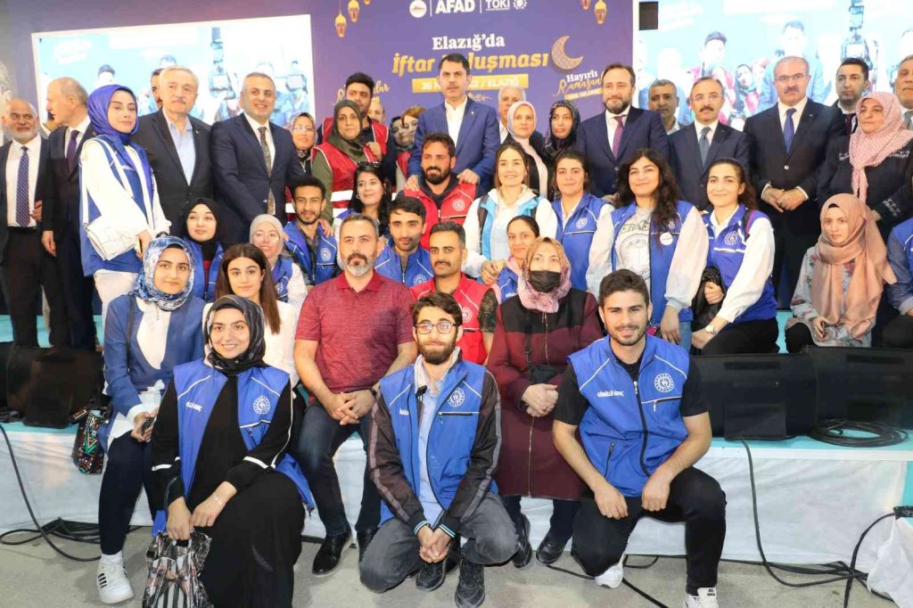 Bakan Murat Kurum: “Liderimiz Recep Tayyip Erdoğan’a kast edenlere, onu tehdit edenlere diyoruz ki, milletin iradesine tehdit sökmez”