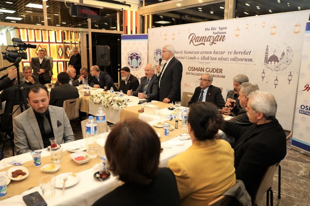 Battalgazi’de muhtarlar iftarda buluştu