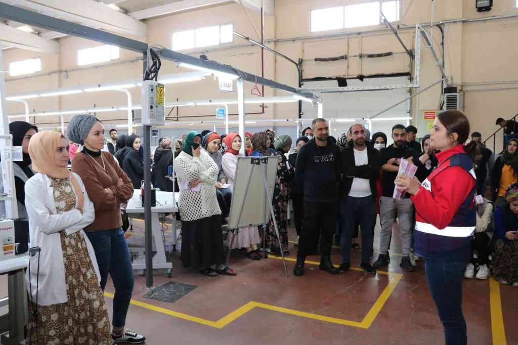 Bingöl’de jandarma, 500 kadına KADES’i tanıttı