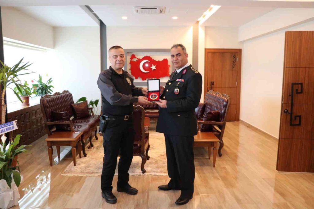 Bingöl’de jandarma, Polis Haftası nedeniyle Emniyet Müdürüyle bir araya geldi