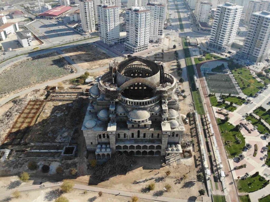 Cami inşaatındaki iskele çökmesi sonucu ölen mühendisle ilgili dava başladı