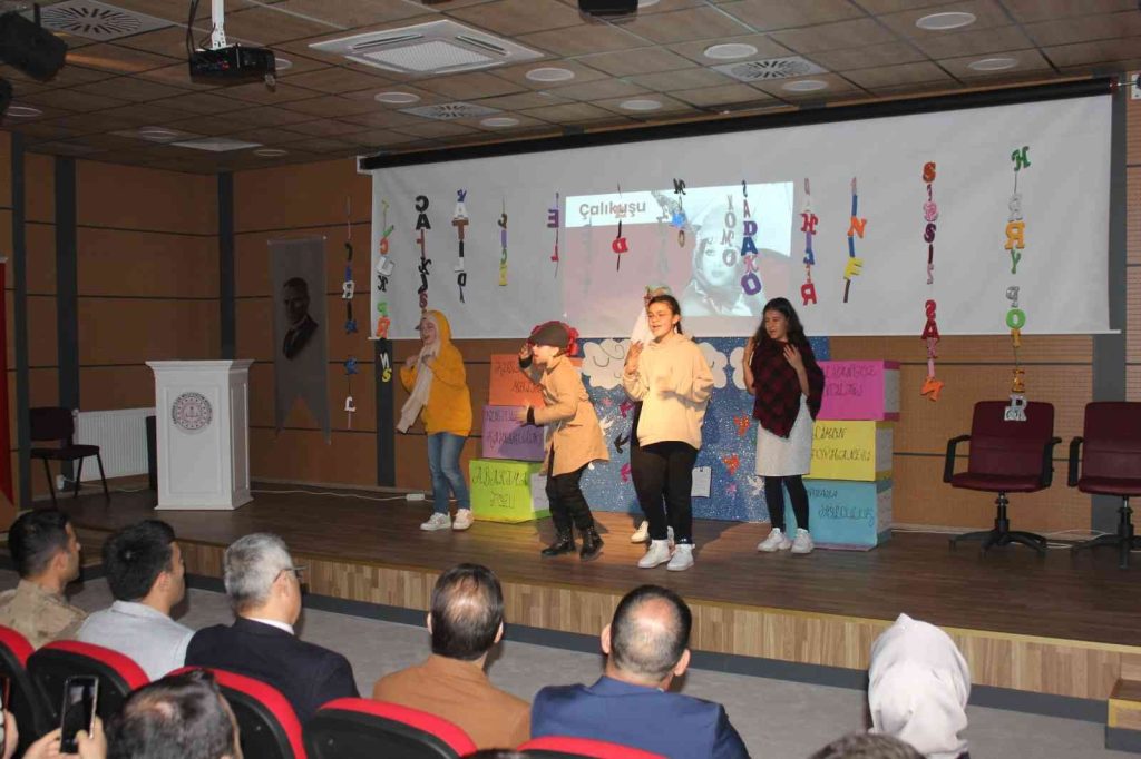 Çocukların tiyatro oyunu ilgi gördü