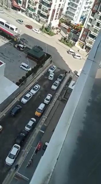 Diyarbakır’da bir kişi kendi aracıyla 10 aracı hurdaya çevirdi, ardından babasına saldırdı