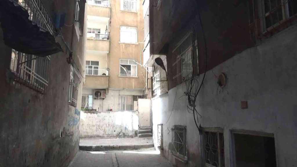 Diyarbakır’da hırsızlar karakolun dibinde internet kablolarını çaldı