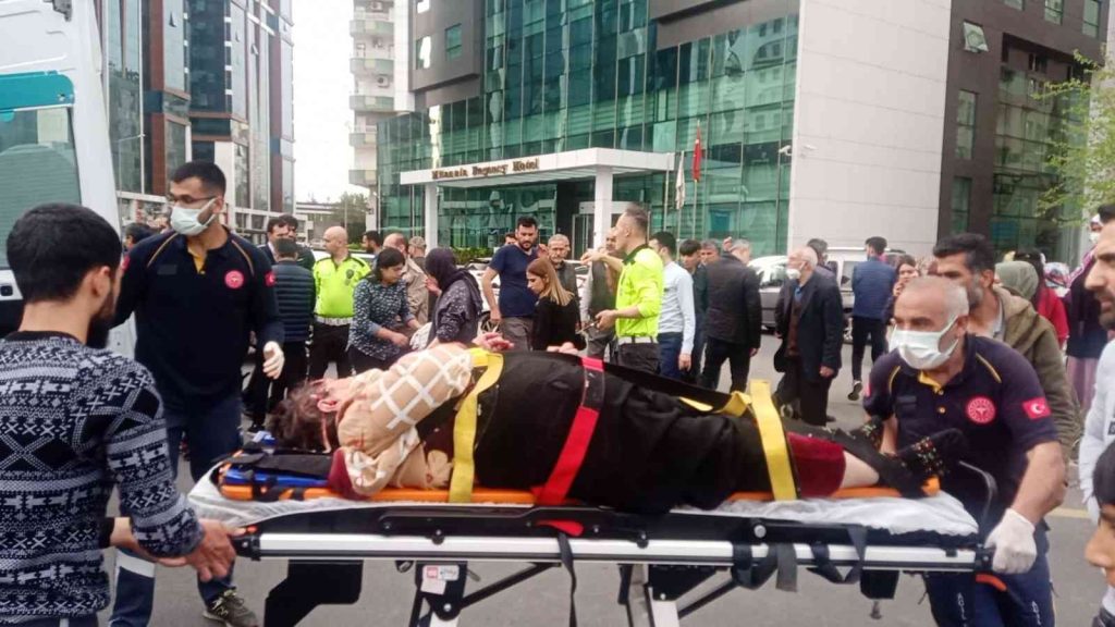 Diyarbakır’da minibüsün çarptığı yaşlı kadın ağır yaralandı