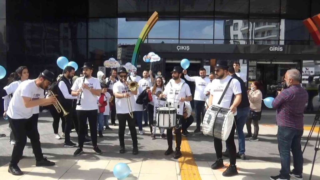 Diyarbakır’da, otizmli çocuklar için farkındalık etkinliği