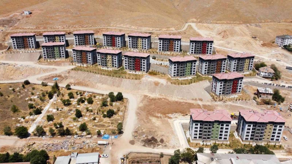 Elazığ’da 304 depremzede daha evlerine kavuştu