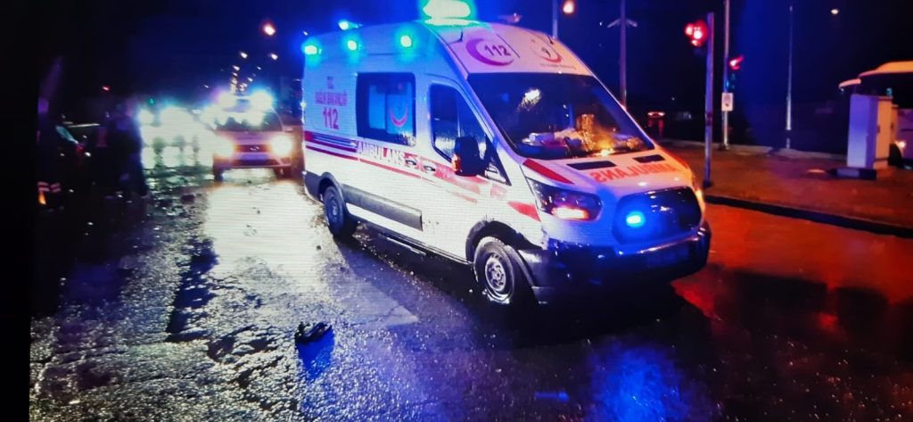 Elazığ’da ambulans ile otomobil çarpıştı: 5 yaralı