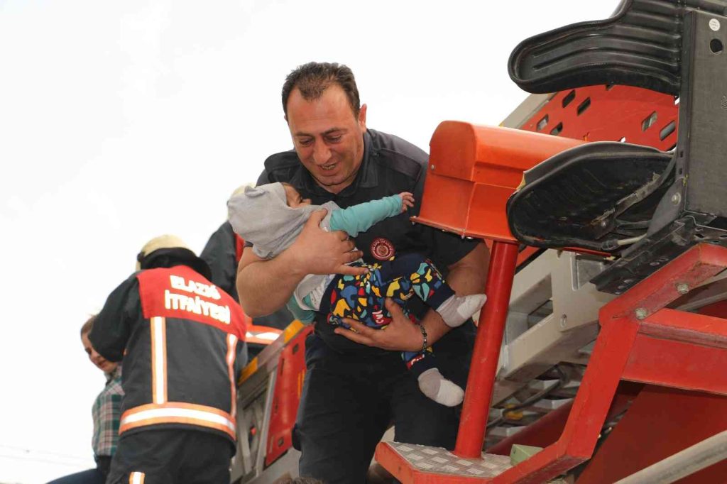 Elazığ’da ev yangını: 6 kişi itfaiye tarafından kurtarıldı