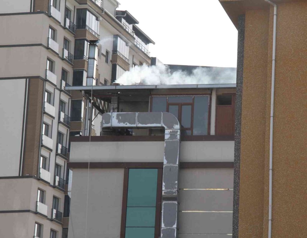 Elazığ’da faciadan dönüldü: Eğitim kurumundaki yangın yürekleri ağızlara getirdi