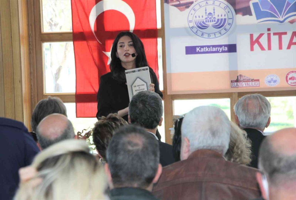Elazığ’da ilk defa düzenlenen kitap müzayedesinin geliri, okul kütüphanesine harcanacak