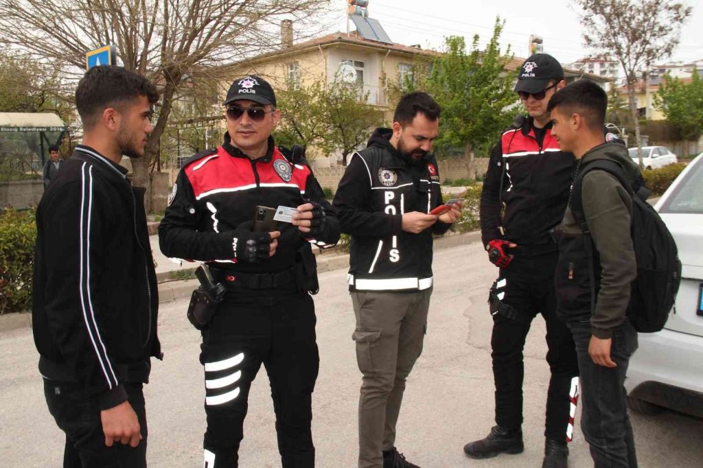 Elazığ’da okul önlerinde asayiş uygulaması gerçekleştirildi