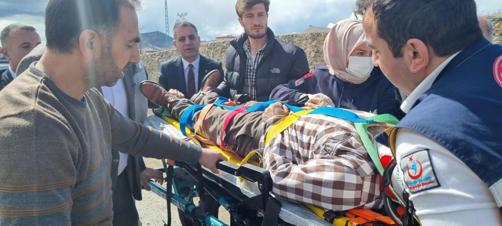 Elazığ’da otomobil takla attı: 2 yaralı
