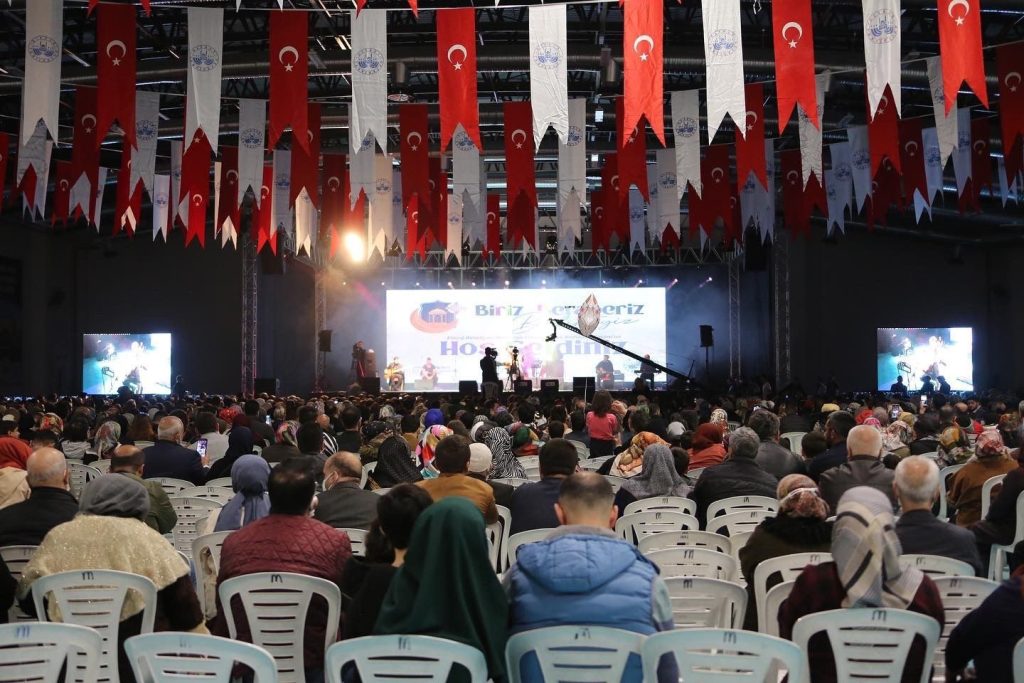Elazığ’da Ramazan etkinliklerinin ikinci gününde Uğur Işılak sahne aldı