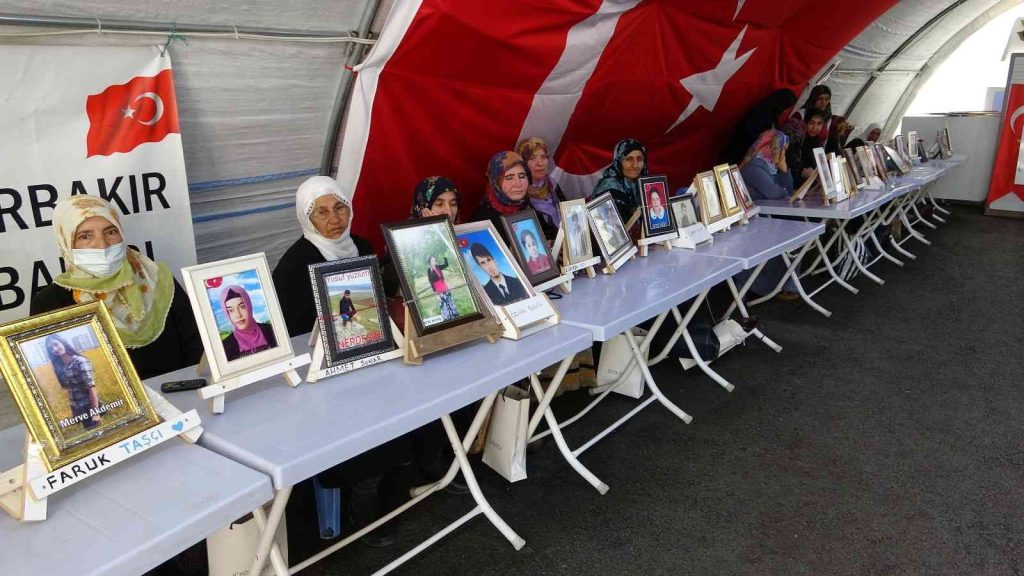 Evlat nöbetindeki ailelerin direnişi 962’nci gününde