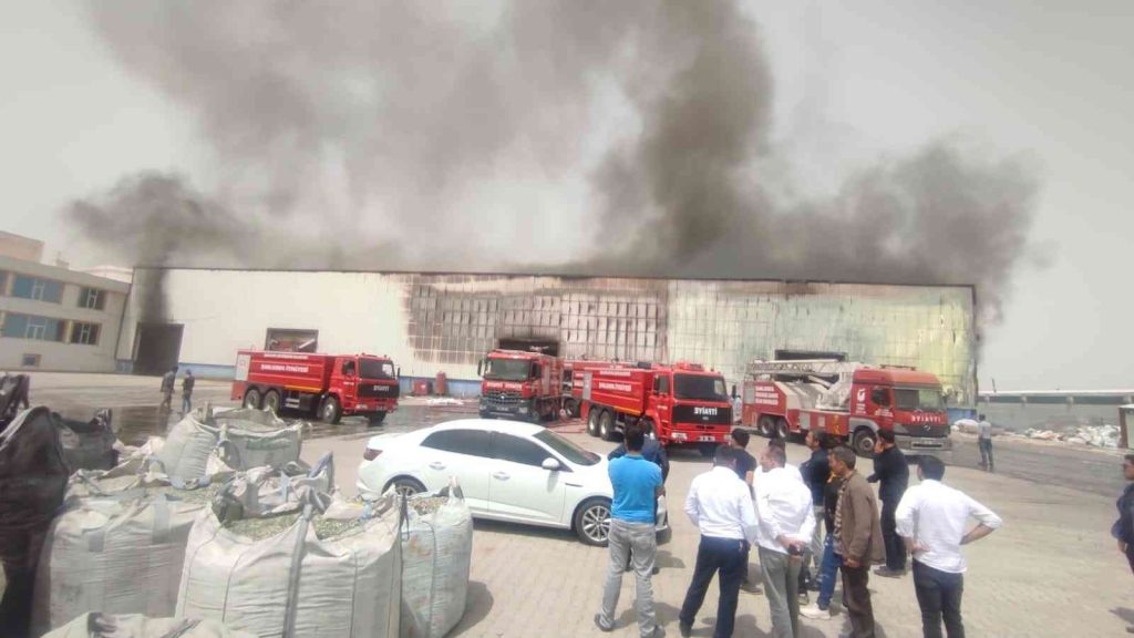 Fabrika yangını kontrol altına alındı