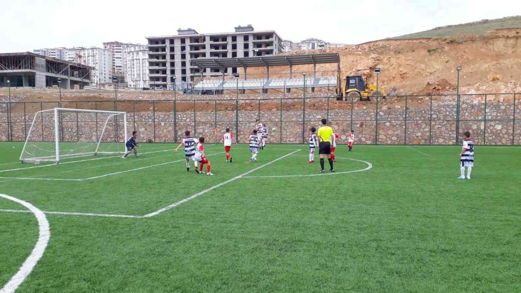 Futbol küçükler grup maçları Elazığ’da başladı