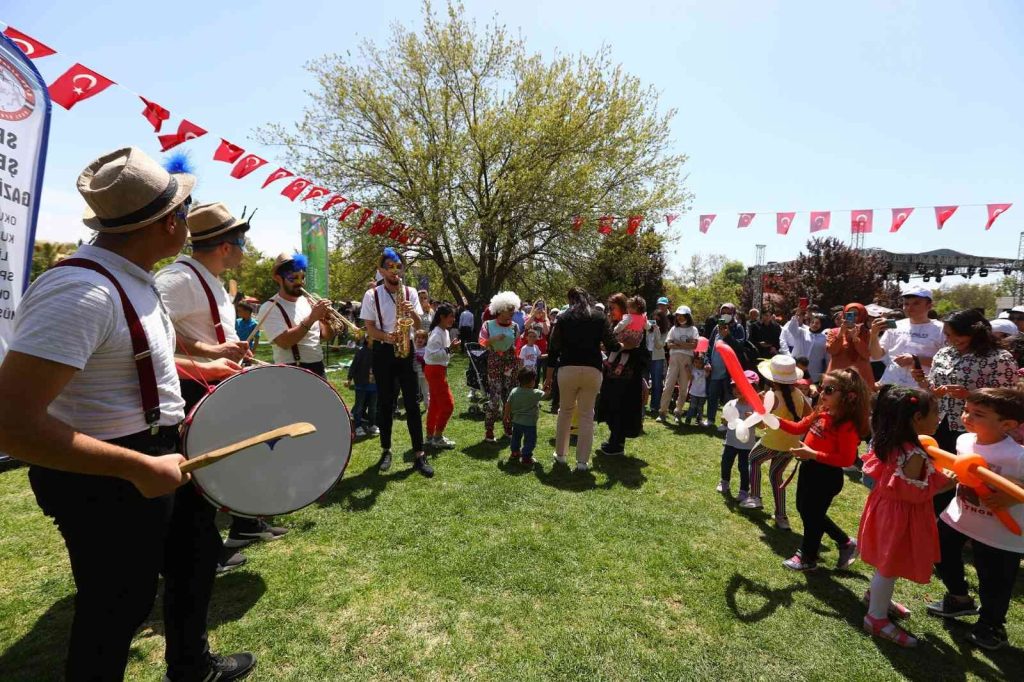 Gaziantepli çocuklar 23 Nisan’ı Masal Park’ta kutladı